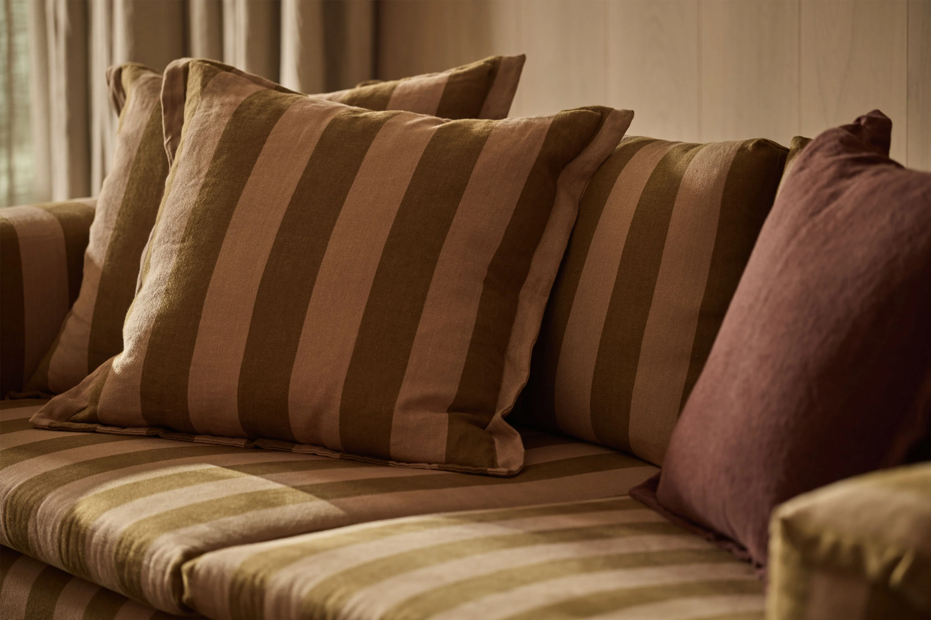 Duke Square Cushion Mahogany - Image 2