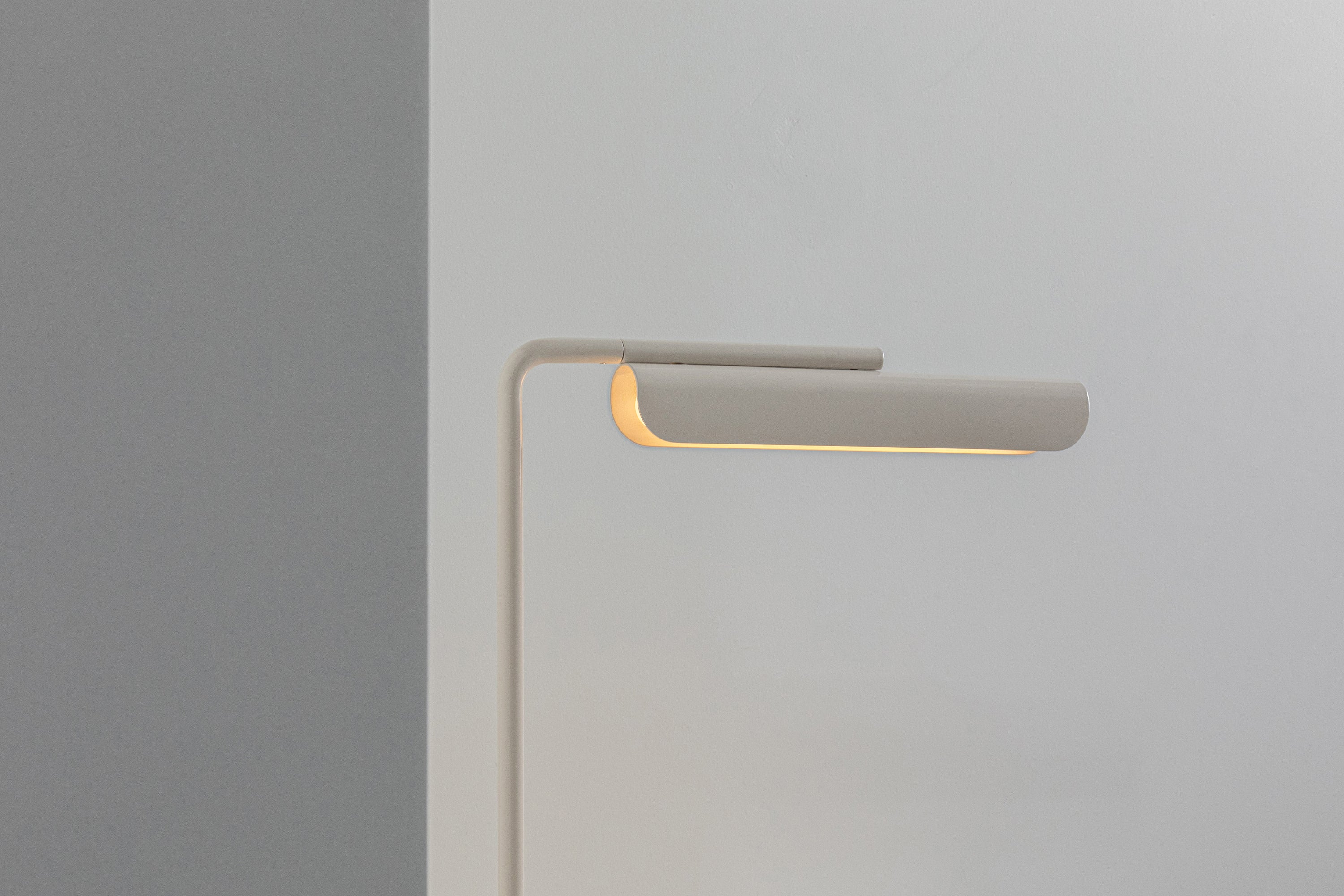 Louey Table Light Rivergum Beige - Image 3